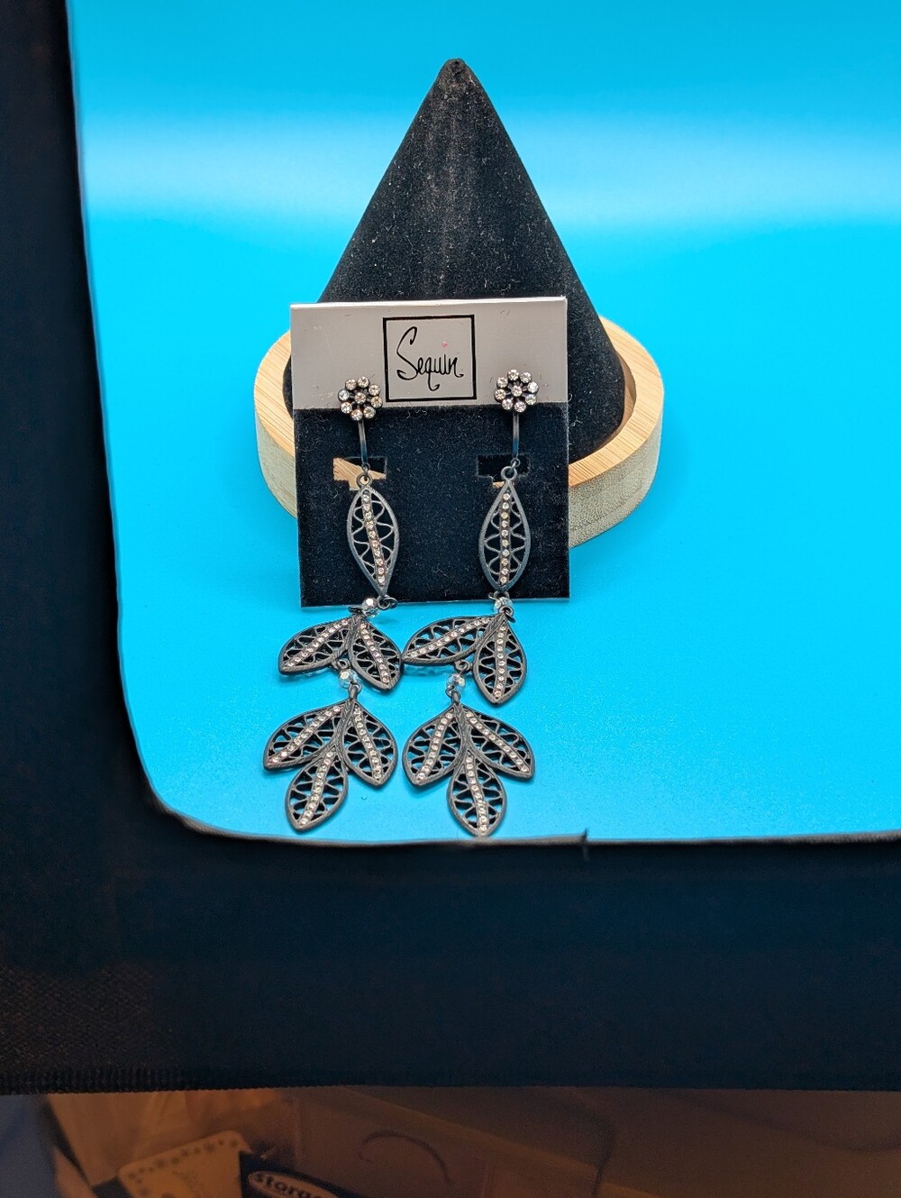 Sequin Silver Leaf Drop Earrings - Silver